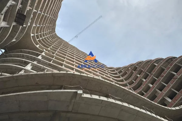 Shtepi ne shitje Apartament ne Tirane, 3+1, Mobilimi Bosh, pa mobiluar, Pagesa 11  Euro.