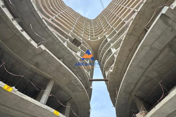 Shtepi ne shitje Apartament ne Tirane, 3+1, Mobilimi Bosh, pa mobiluar, Pagesa 11  Euro.