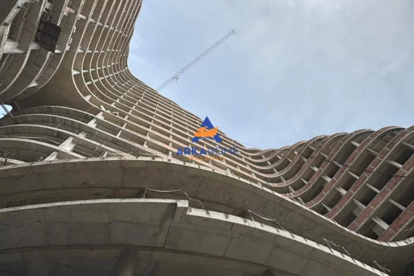 Shtepi ne shitje Apartament ne Tirane, 3+1, Mobilimi Bosh, pa mobiluar, Pagesa 11  Euro.