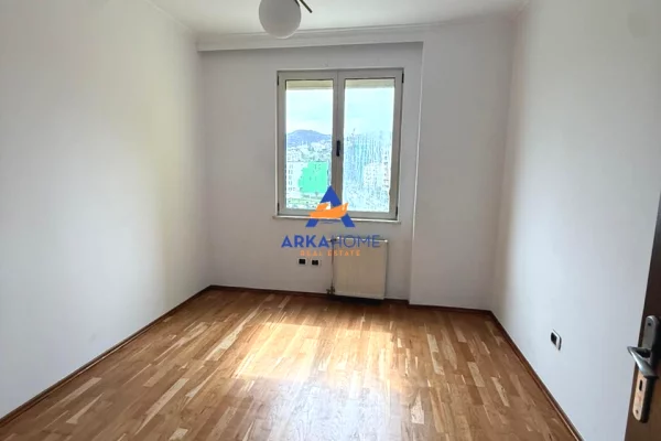 Ambient biznesi me qera 1+1 ne Tirane - 1,100 Euro