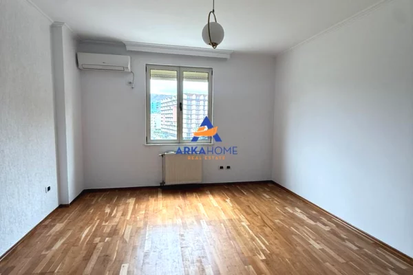 Ambient biznesi me qera 1+1 ne Tirane - 1,100 Euro