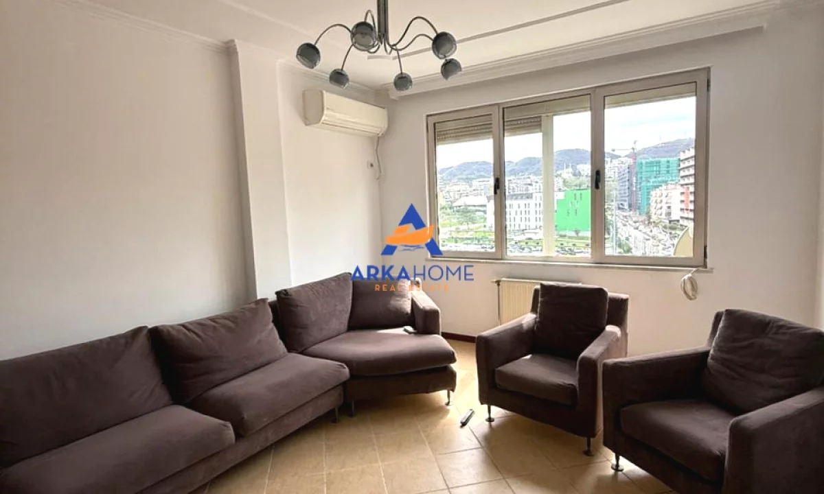 JEPET ZYRE ME QERA 131 M2 "MIDIS RRUGES SE KOSOVAREVE DHE KOMUNES SE PARISIT" 1100 EURO (I DISKUTUES