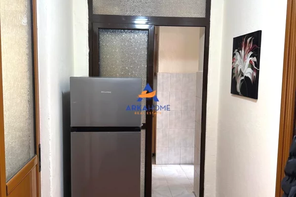 Shtepi ne shitje Apartament ne Tirane, 1+1, Mobilimi E mobiluar, Pagesa 500  Euro.