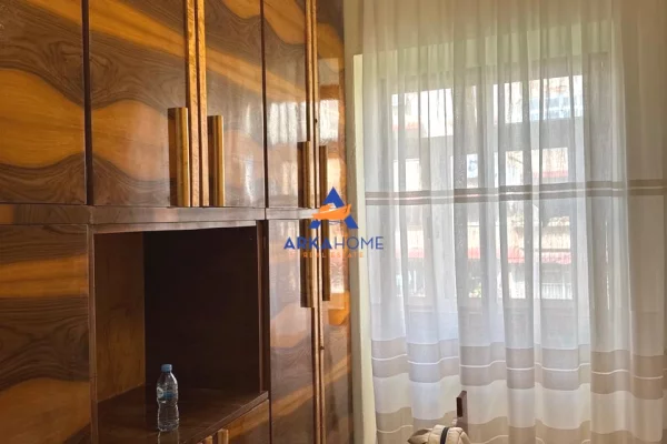 Shtepi ne shitje Apartament ne Tirane, 1+1, Mobilimi E mobiluar, Pagesa 500  Euro.