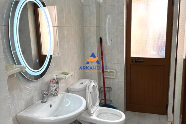 Shtepi ne shitje Apartament ne Tirane, 1+1, Mobilimi E mobiluar, Pagesa 500  Euro.