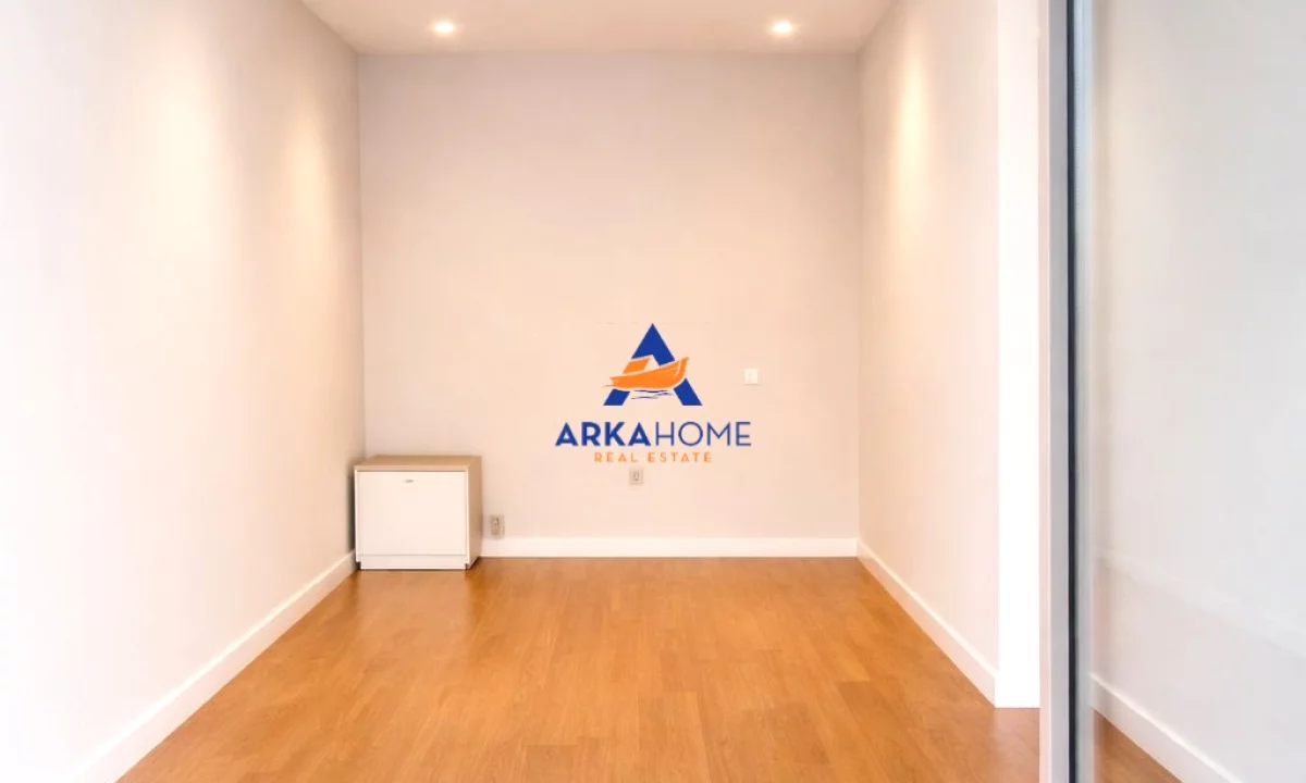 JEPET ZYRE ME QERA 45M2 "RRUGA E KOSOVAREVE" 1000 EURO