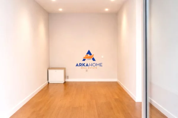 Ambient biznesi me qera 3+1 ne Tirane - 1,000 Euro