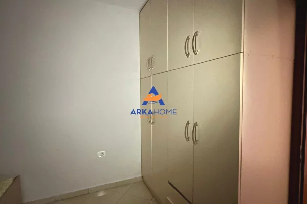 Shtepi me qera Apartament ne Tirane, 2+1, Mobilimi E mobiluar, Pagesa 574  Euro.