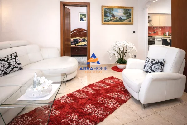 Shtepi me qera 3+1 ne Tirane - 1,044 Euro