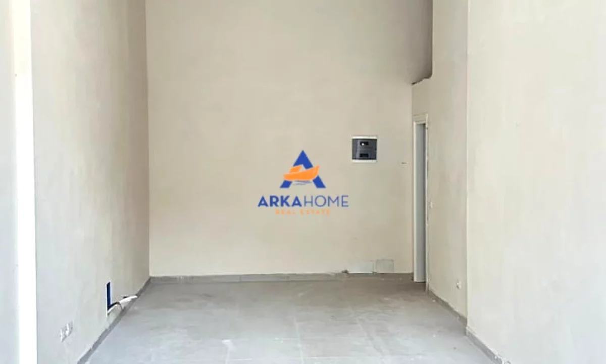 JEPET ME QERA AMBIENT BIZNESI 30M2 "PAZARI I RI" 100.000 LEKE