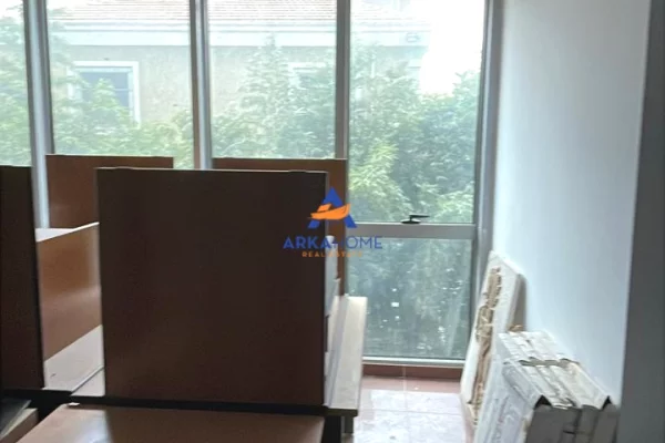 JEPET AMBJENT PER ZYRA 230M2 "BLLOK, AFER ME SKY TOWER" 5500 EURO