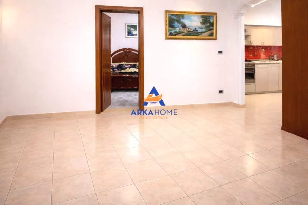 Ambient biznesi me qera 1+1 ne Tirane - 1,567 Euro