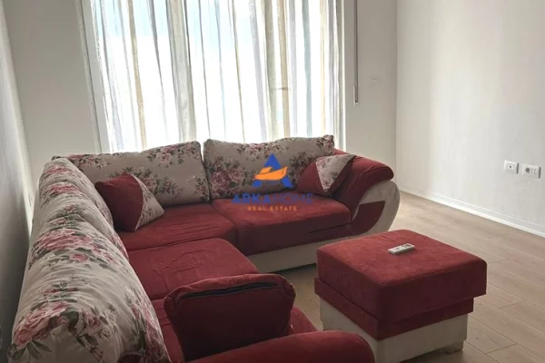 Shtepi me qera 2+1 ne Tirane - 523 Euro