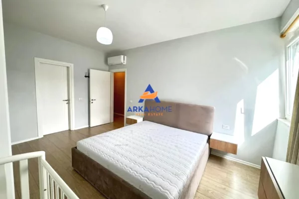 Shtepi ne shitje Apartament ne Tirane, 2+1, Mobilimi E mobiluar, Pagesa 278,000  Euro.