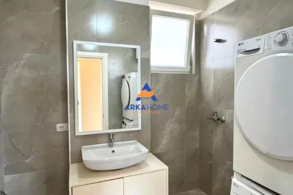 Shtepi ne shitje Apartament ne Tirane, 2+1, Mobilimi E mobiluar, Pagesa 278,000  Euro.