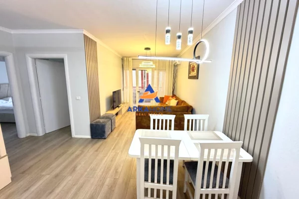 Shtepi me qera Apartament ne Tirane, 2+1, Mobilimi E mobiluar, Pagesa 1,200  Euro.