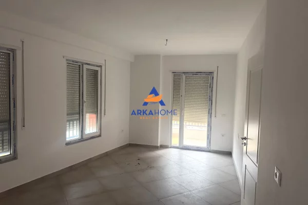 Shtepi me qera 2+1 ne Tirane - 370 Euro