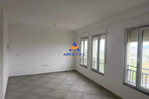 Shtepi me qera Apartament ne Tirane, 2+1, Mobilimi Bosh, pa mobiluar, Pagesa 370  Euro.