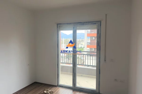 Shtepi me qera Apartament ne Tirane, 2+1, Mobilimi Bosh, pa mobiluar, Pagesa 370  Euro.