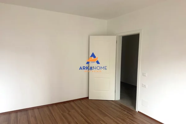 Shtepi me qera Apartament ne Tirane, 2+1, Mobilimi Bosh, pa mobiluar, Pagesa 370  Euro.