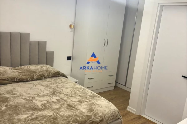 Shtepi me qera Apartament ne Tirane, 2+1, Mobilimi E mobiluar, Pagesa 732  Euro.