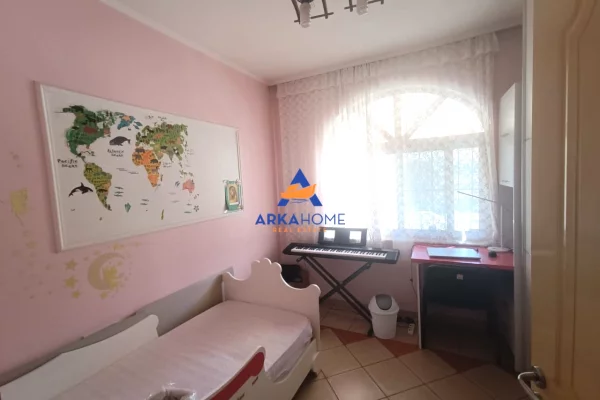 Shtepi me qera Apartament ne Tirane, 3+1, Mobilimi E mobiluar, Pagesa 837  Euro.