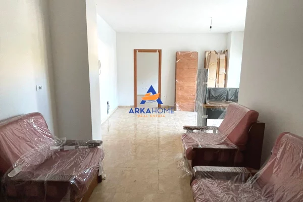 Ambient biznesi me qera 1+1 ne Tirane - 2,675 Euro