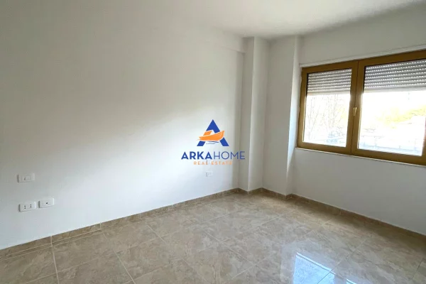 Ambient biznesi me qera 1+1 ne Tirane - 2,675 Euro