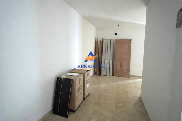 JEPET ZYRA ME QERA 131M2 "KULLAT BINJAKE ( PAS SKY TOWER)" 3190 EURO