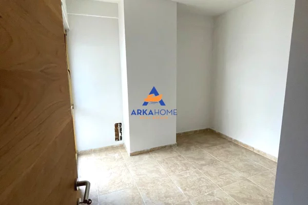 JEPET ZYRA ME QERA 131M2 "KULLAT BINJAKE ( PAS SKY TOWER)" 3190 EURO