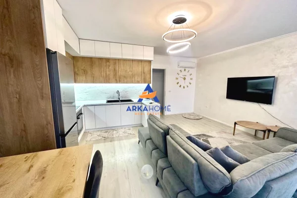 Shtepi ne shitje Apartament ne Tirane, 2+1, Mobilimi E mobiluar, Pagesa 175,000  Euro.