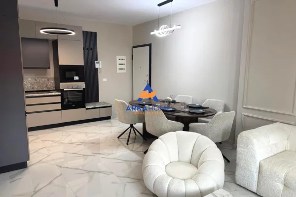 Shtepi me qera 3+1 ne Tirane - 1,600 Euro