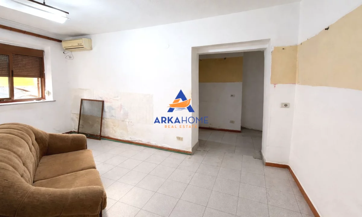 Shtepi ne shitje Apartament ne Tirane, 1+1, Mobilimi E mobiluar, Pagesa 73,000  Euro.