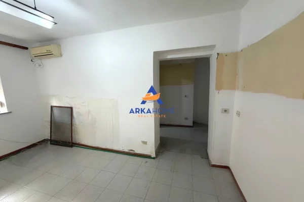 Shtepi ne shitje Apartament ne Tirane, 1+1, Mobilimi E mobiluar, Pagesa 73,000  Euro.