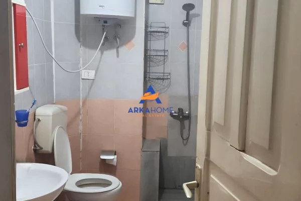 Shtepi ne shitje Apartament ne Tirane, 1+1, Mobilimi E mobiluar, Pagesa 73,000  Euro.