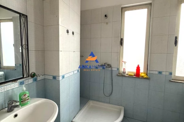 Shtepi me qera Apartament ne Tirane, 1+1, Mobilimi E mobiluar, Pagesa 400  Euro.