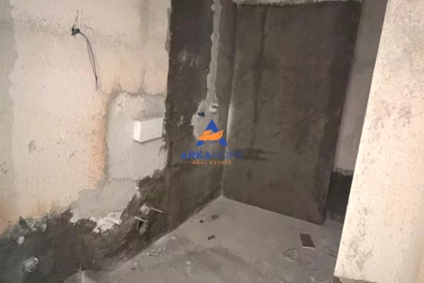 Shtepi ne shitje Apartament ne Tirane, 1+1, Mobilimi Bosh, pa mobiluar, Pagesa 120,000  Euro.