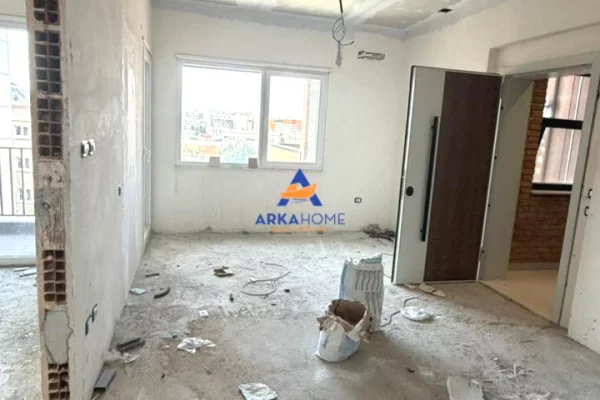 Shtepi ne shitje Apartament ne Tirane, 1+1, Mobilimi Bosh, pa mobiluar, Pagesa 120,000  Euro.
