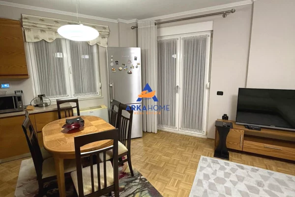 Shtepi me qera Apartament ne Tirane, 2+1, Mobilimi E mobiluar, Pagesa 950  Euro.