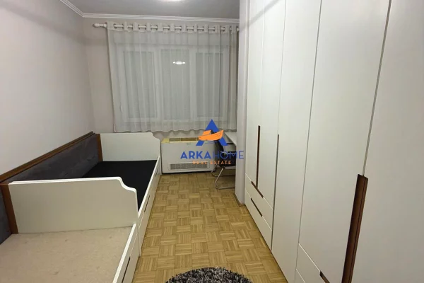 Shtepi me qera Apartament ne Tirane, 2+1, Mobilimi E mobiluar, Pagesa 950  Euro.
