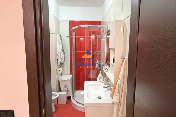 Shtepi me qera Apartament ne Tirane, 2+1, Mobilimi E mobiluar, Pagesa 950  Euro.