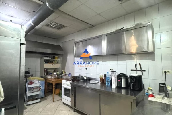 JEPET ME QERA HOTEL+BAR+VERANDE 600M2 "SHESHI WILLSON" 12500 EURO