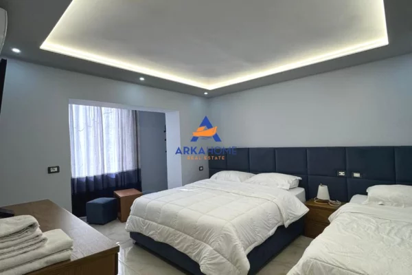 JEPET ME QERA HOTEL+BAR+VERANDE 600M2 "SHESHI WILLSON" 12500 EURO