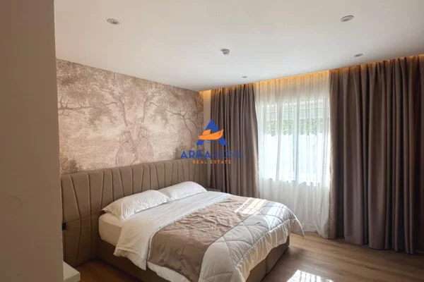 JEPET ME QERA HOTEL+BAR+VERANDE 600M2 "SHESHI WILLSON" 12500 EURO