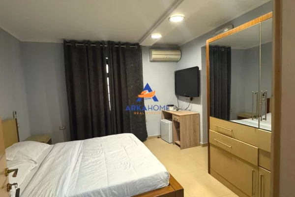 JEPET ME QERA HOTEL+BAR+VERANDE 600M2 "SHESHI WILLSON" 12500 EURO