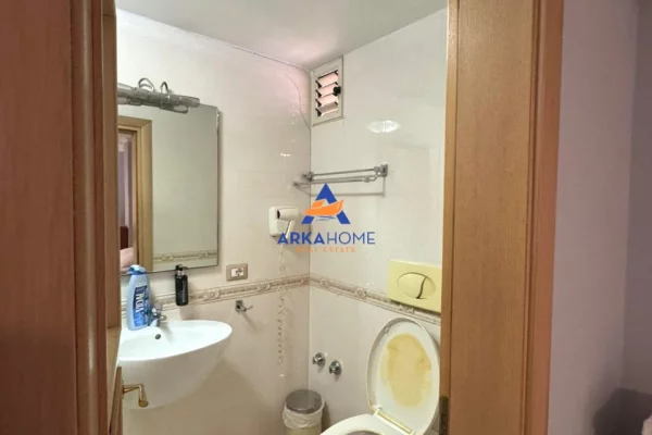 JEPET ME QERA HOTEL+BAR+VERANDE 600M2 "SHESHI WILLSON" 12500 EURO