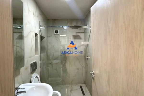 JEPET ME QERA HOTEL+BAR+VERANDE 600M2 "SHESHI WILLSON" 12500 EURO