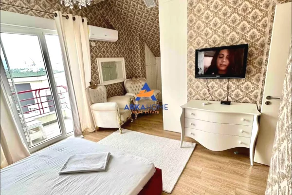 Shtepi me qera Duplex(shtepi me 2 kate) ne Tirane, 2+1, Mobilimi E mobiluar, Pagesa 1,200  Euro.