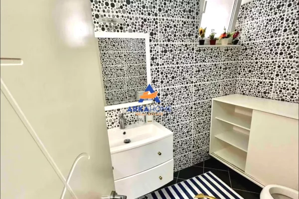 Shtepi me qera Duplex(shtepi me 2 kate) ne Tirane, 2+1, Mobilimi E mobiluar, Pagesa 1,200  Euro.