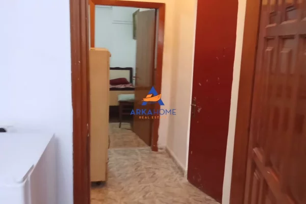 Shtepi ne shitje Apartament ne Tirane, 2+1, Mobilimi E mobiluar, Pagesa 150,000  Euro.